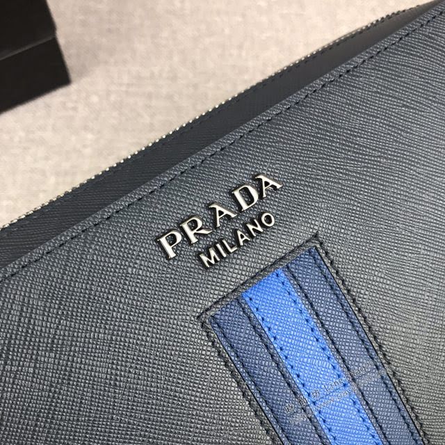 prada男包 普拉達經典升級版手拿包 2VF017 Prada十字紋牛皮包 Prada拉鏈手包  pyd2321